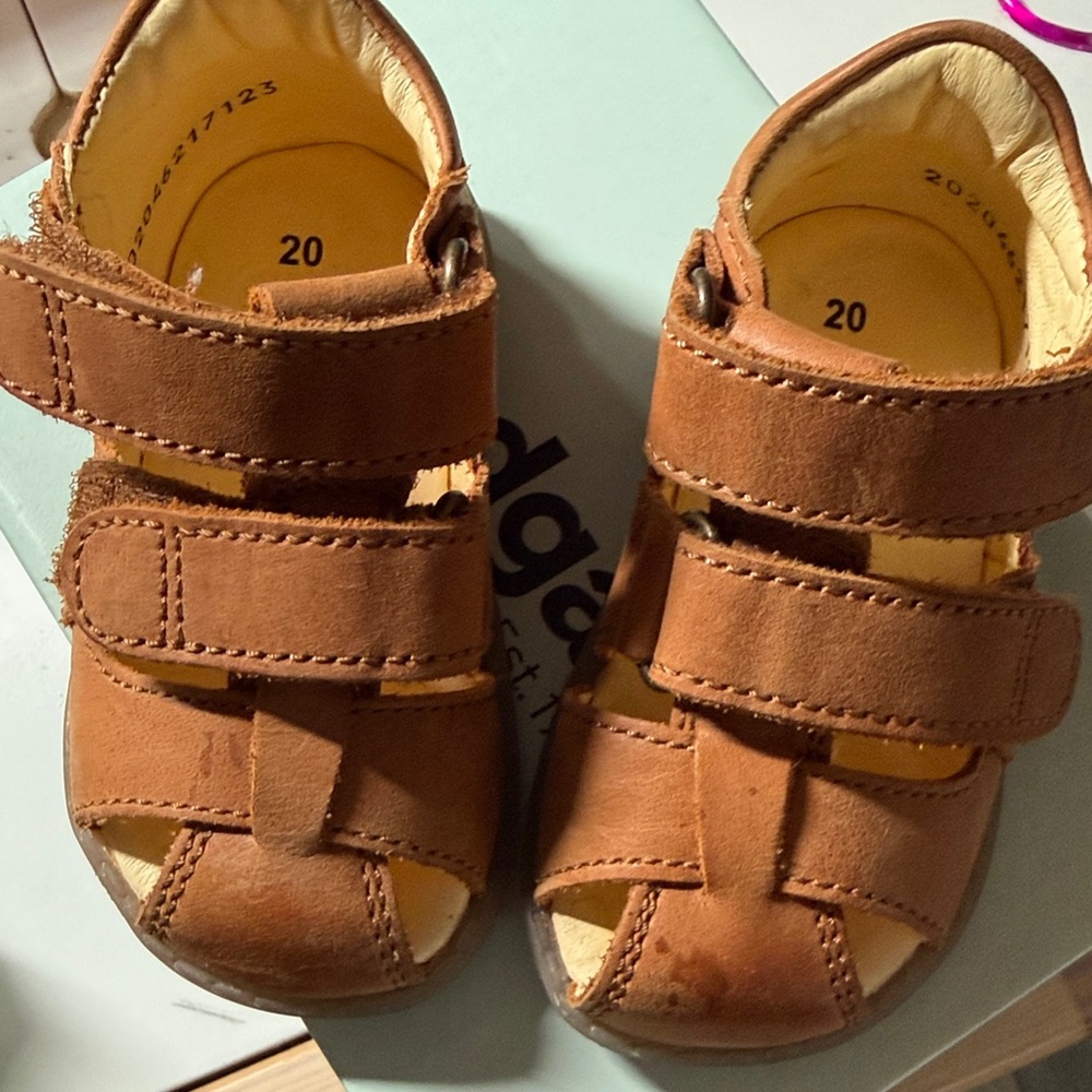 Children's Tan Hook-and-Loop Summer Sandals